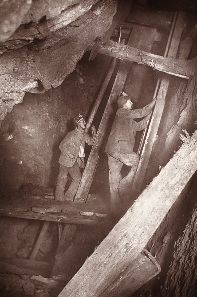 クックズ キッチン鉱山のマン エンジン、「Mongst mines and miners, or Underground Scenes by Flash-Light」の挿絵、J.C. バロウズとウィリアム トーマス、パブ。 1893年（セピア写真） 作： ジョン・チャールズ・バロウ