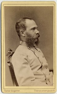 ハプスブルク＝ロレーヌ家出身のオーストリア皇帝フランソワ・ヨーゼフ（1830-1916）とハンガリー王（1867-1916）の肖像。ウィーンのヴィクトル・アンゲラー工房の写真。