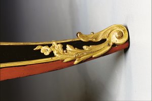 ルイ15世の箪笥、1740年頃（オルモルに取り付けられたチャイニーズブラック、ポリクローム、ギルトラッカー、蛇紋石、大理石、ヴェルニス）