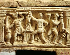 エトルリア文明、ガリア人が神殿を略奪するシーンが描かれたトゥファ骨壷