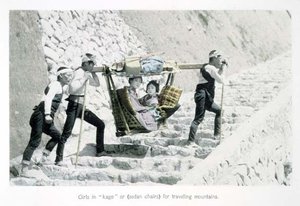 籠」に乗った少女たち（1880年頃）（カードに手彩色アルバムプリント