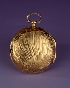 ジュリアン・ルロワ(1686-1759)作 金、ブラッセル、エナメルのロカイユ製腕時計 1755-1756年頃 パリルーヴル美術館