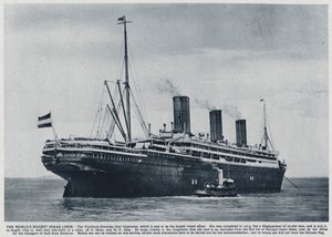 1913年にドイツのハンブルグ・アメリカ・ライン向けに建造され、第一次世界大戦終了後に連合国側がアメリカ軍の帰国輸送に使用した外航船「インペラートル」（モノクロ写真）。