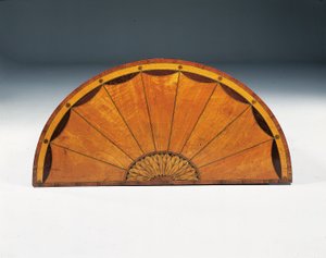 ジョージ3世寄木細工デミルーン箪笥、1760-79年頃（サテンウッド、アマランサス、チューリップウッド）