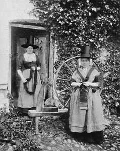 1912年、糸車を持つウェールズ人女性